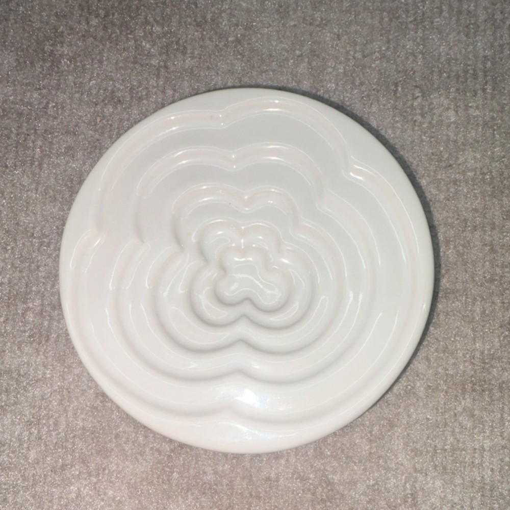 MUDDESIGN White Ceramic Glossy Abstract Trivet 5 in Diameter