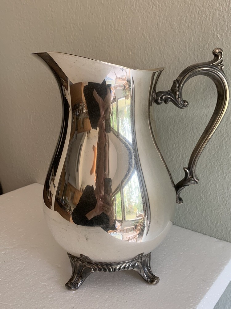 WM ROGERS Silver Plated water pitcher 817 Vintage and ice guard 9”Tall