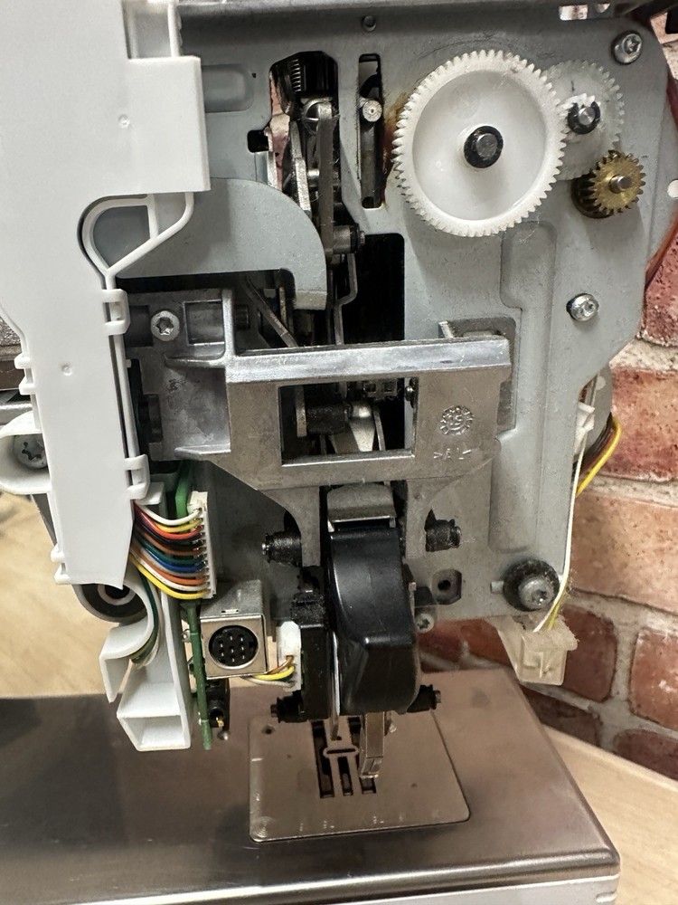 Bernina 820 Computerized Sewing Machine For Parts Only(read)