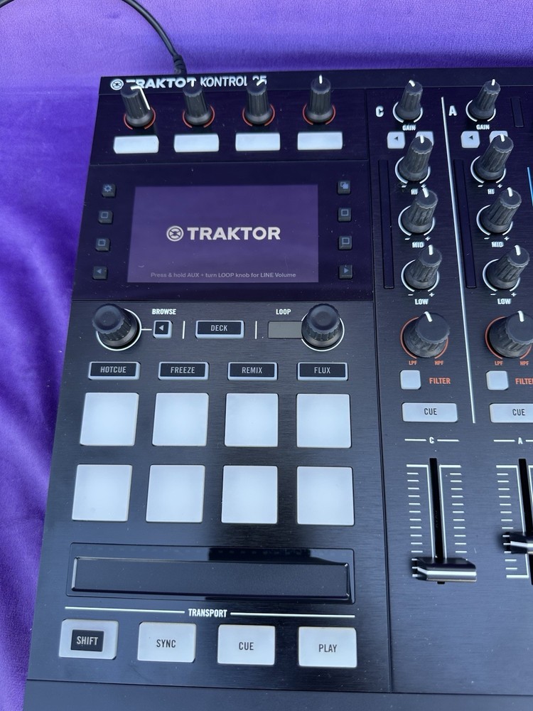 Native Instruments Traktor Kontrol S5 DJ Controller