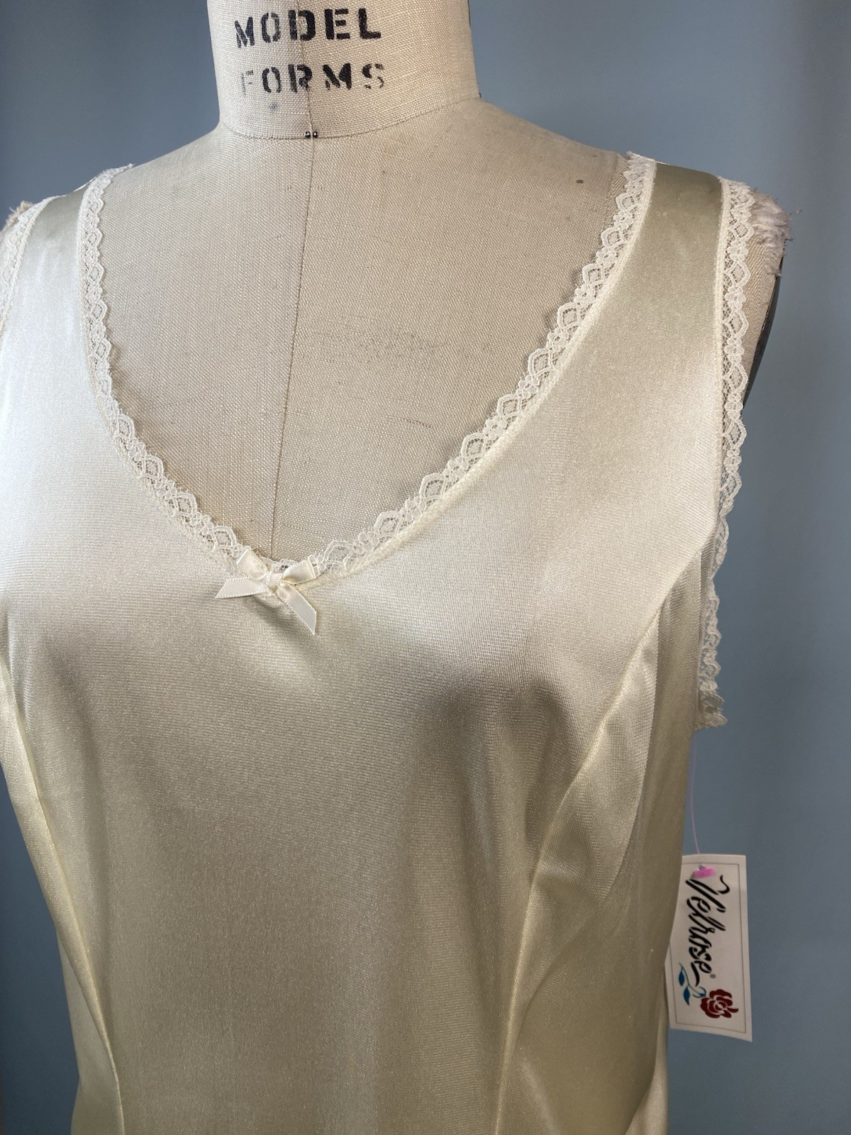 NEW NWT Full slip SIZE 40 LARGE 12/14 Ivory nylon modest VELROSE classic