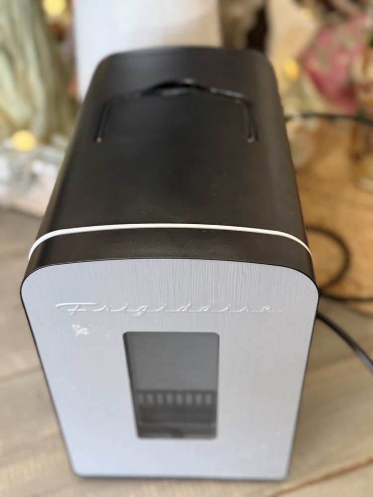 Frigidaire Portable 9 Can Mini Cooler 5L Working - Excellent Condition