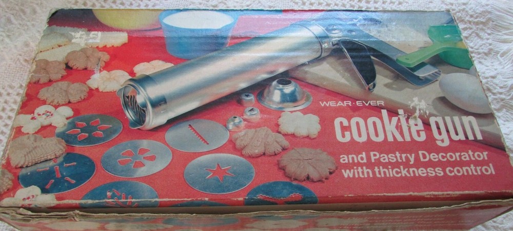Vintage Wear-Ever Cookie Gun Pastry Decorator Trigger-Quick w/ Box Complete Set