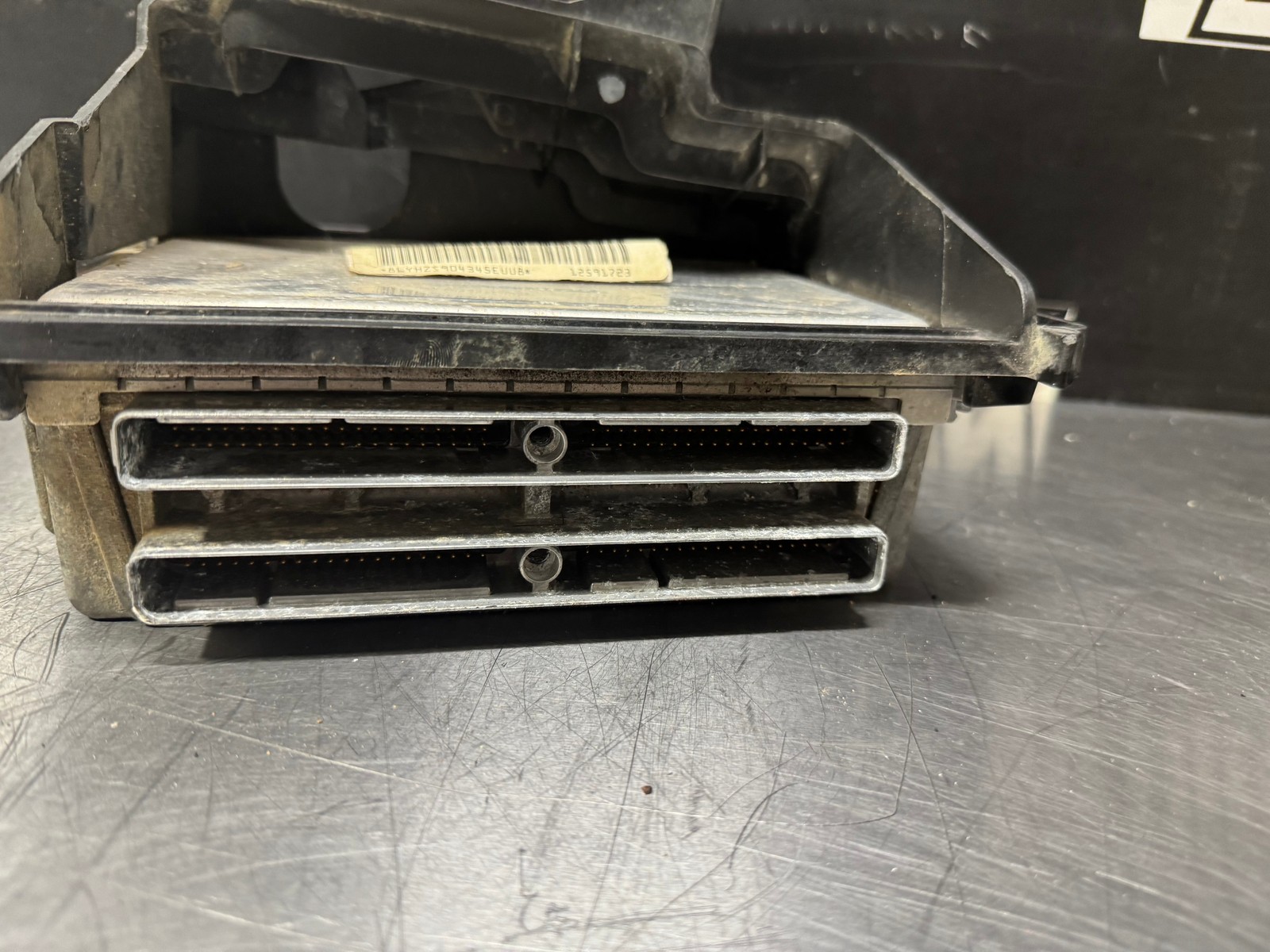 03-06 GM CHEVROLET TAHOE ECM WITH MOUNTING BRACKET OEM #L448