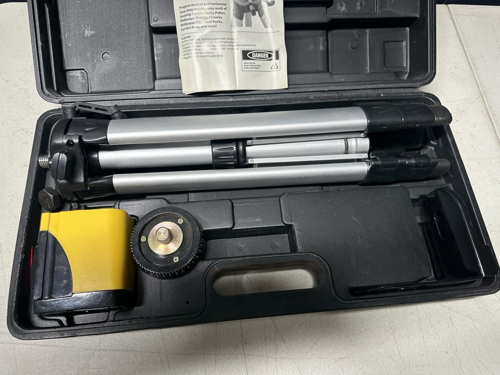 Self Leveling Laser Level Kit New Titan 15150 Vertical Horizontal with case