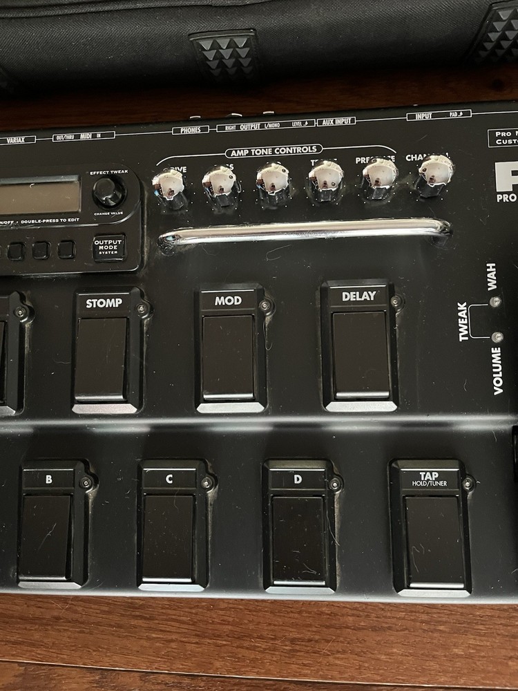 Line 6 POD XT LIVE Multi-Effects Guitar Pedal Digital Processor w/ Case