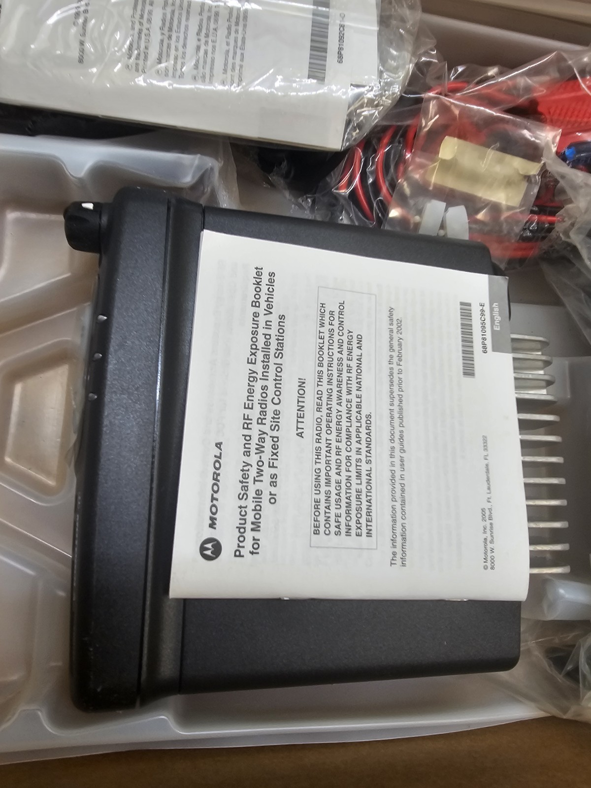 NEW in Box Motorola CDM750 UHF 403-470MHz 40 Watt AAM25RKC9AA1AN