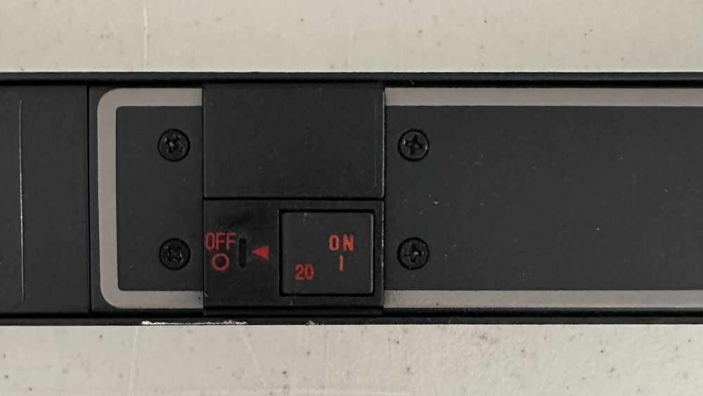 Server Technology Sentry Cabinet Distribution Unit CLG-24VYM411A1 208V Refurbish