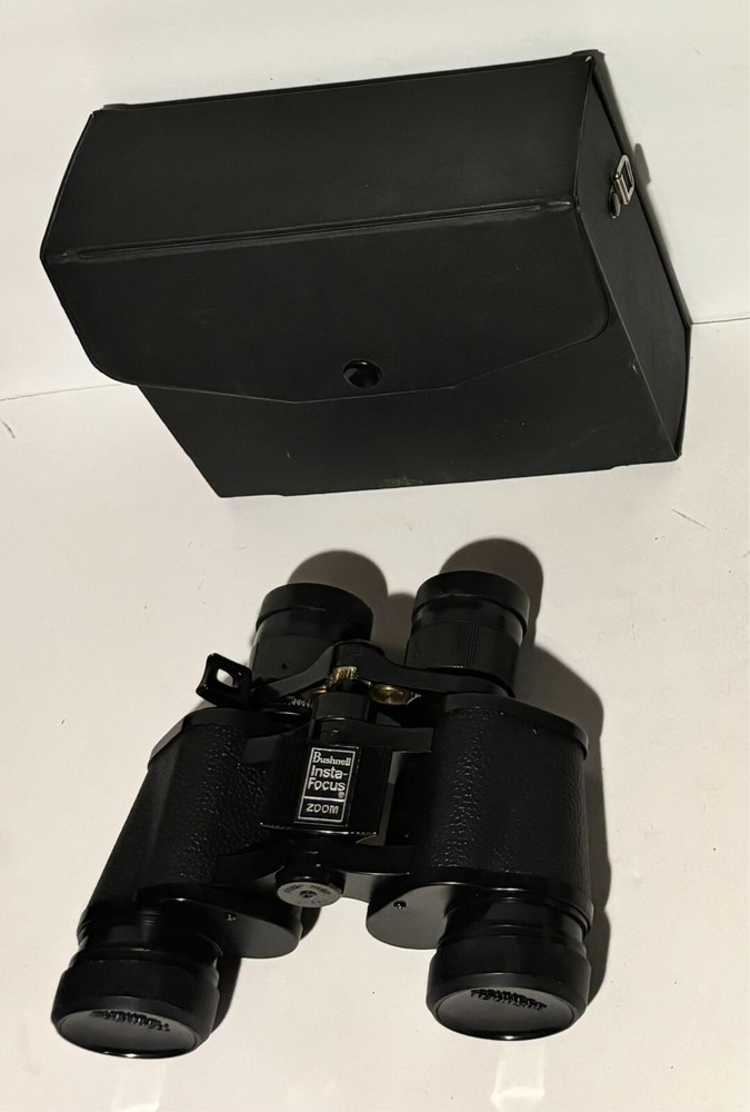 Bushmell Insta-Focus ZOOM binoculars with carrying case