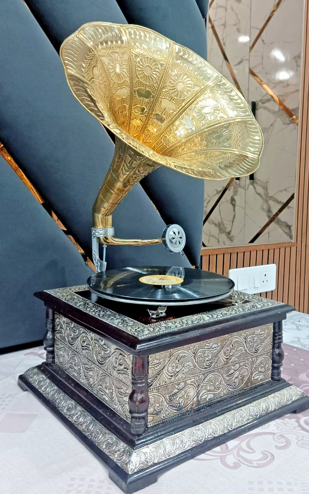 Vintage HMV Gramophone – Fully Functional Wind-Up Phonograph Record Player – Han