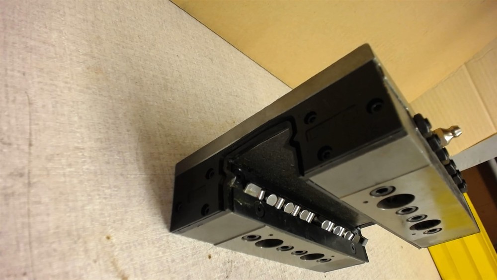 Iko Lrw40-- Linear Bearing