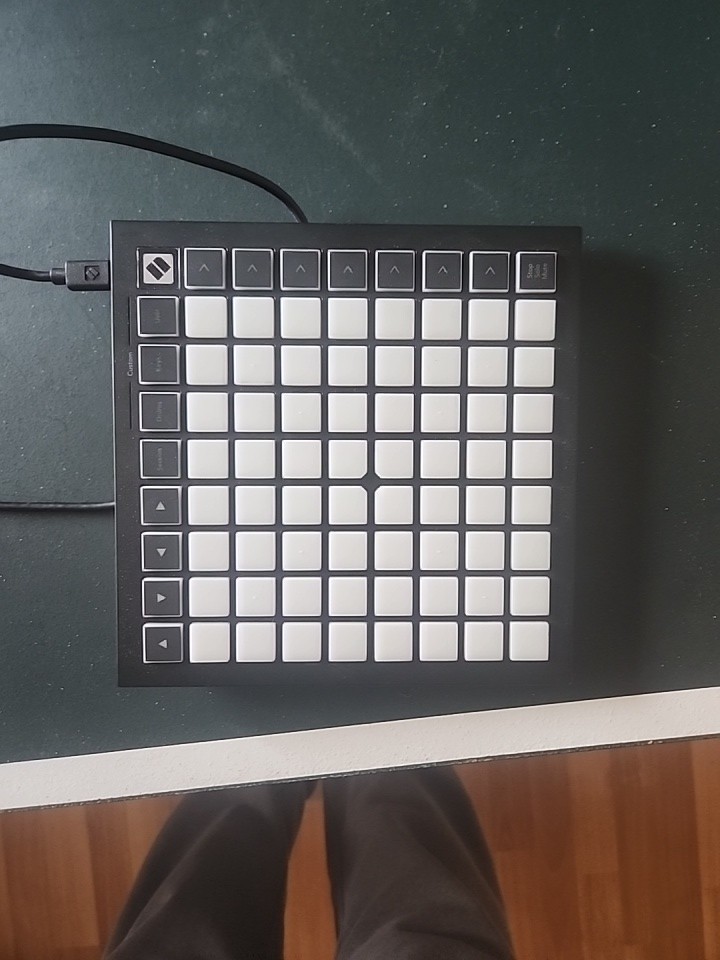 Novation Launchkey Mini MK3 25-Key Midi Keyboard Controller with Power Cable