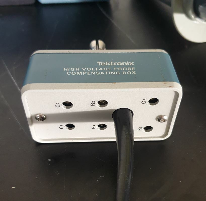 Tektronix P6015