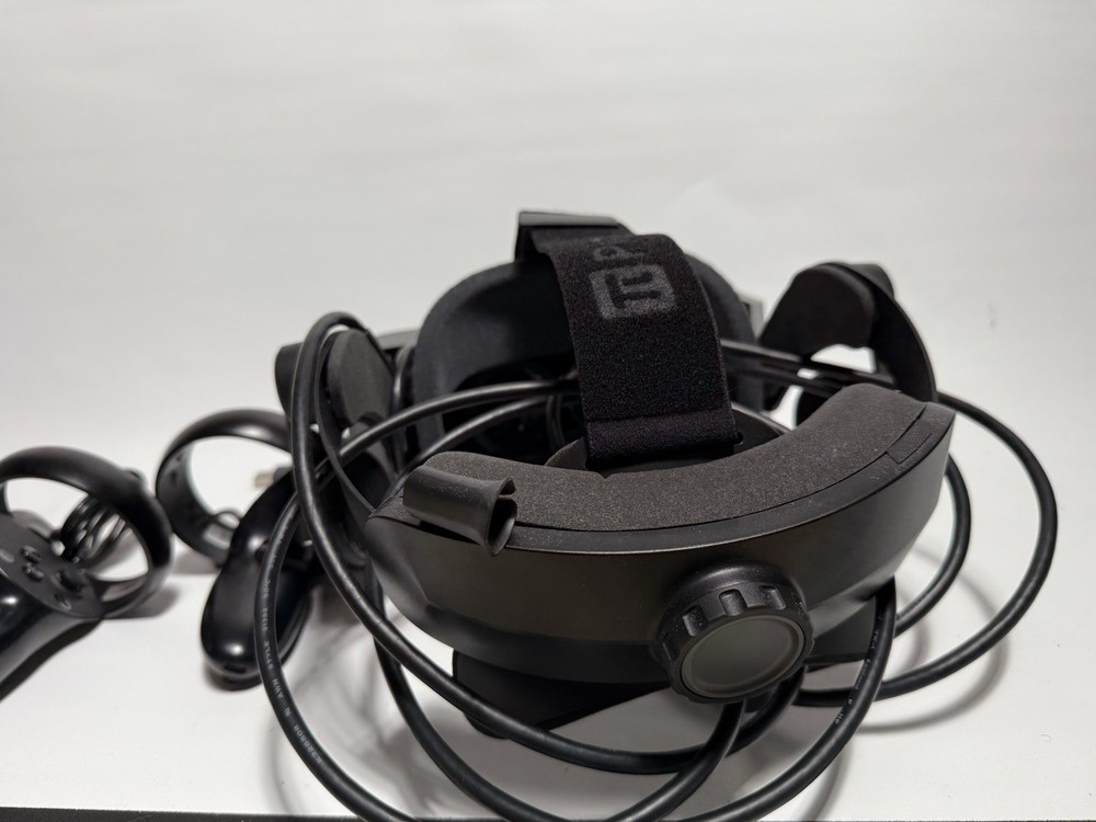 Pimax Crystal Light VR Headset with 2 Controllers