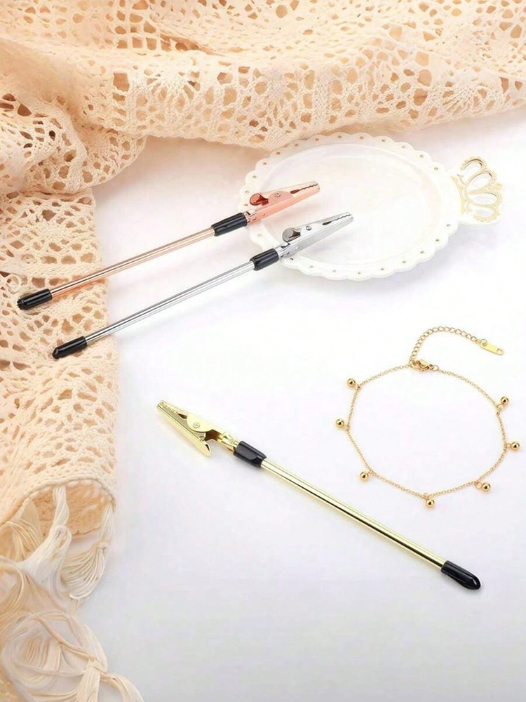 Bracelet wearing auxiliary tool, random color