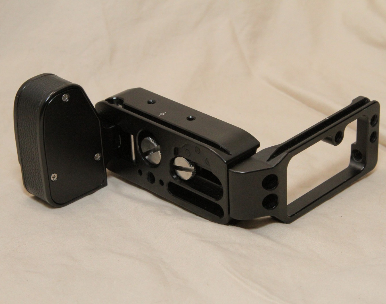 Smallrig Arca Swiss L Grip Tripod plate for Sony A7RIII