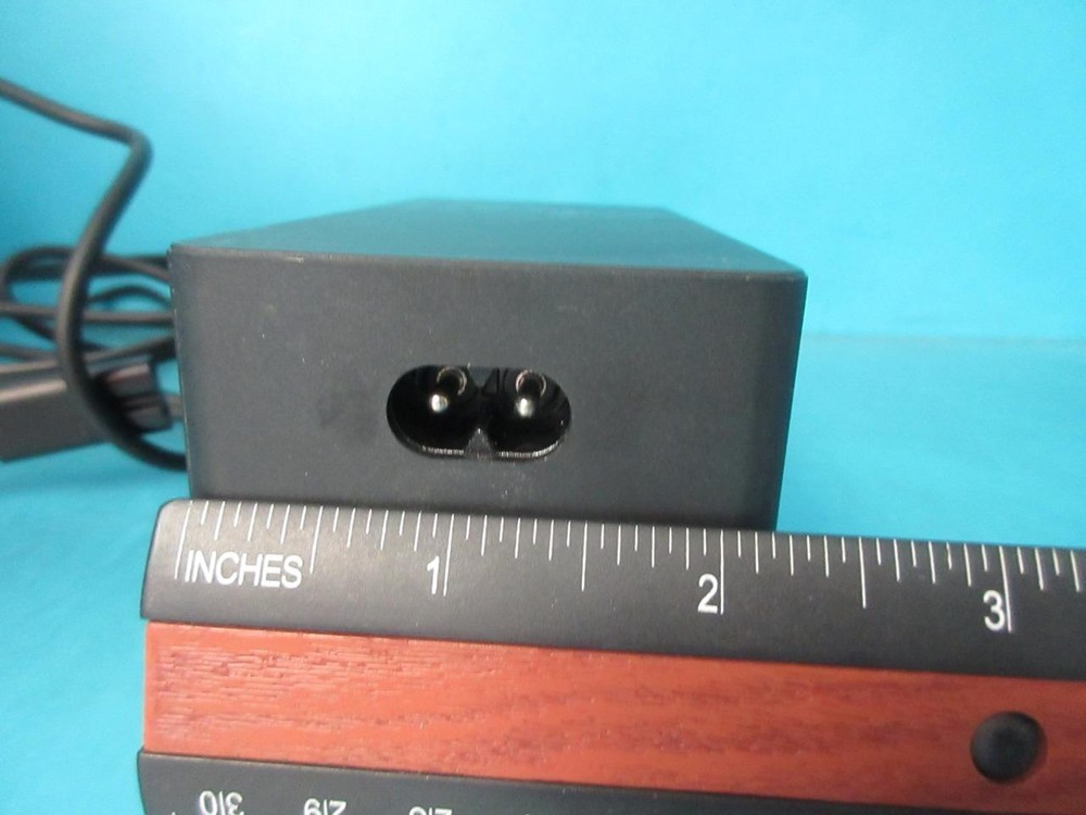 MICROSOFT SURFACE 1661 DOCKING STATION DOCK WITH AC ADAPTER POWER 1749