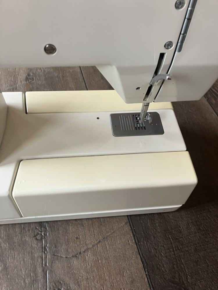 Untested Bernette 320 200 B Sewing Machine No Power Cord