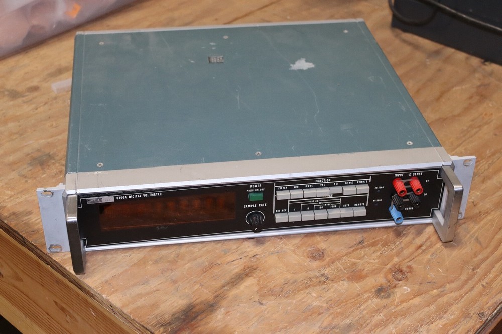 Fluke   Model 8300A Digital Voltmeter