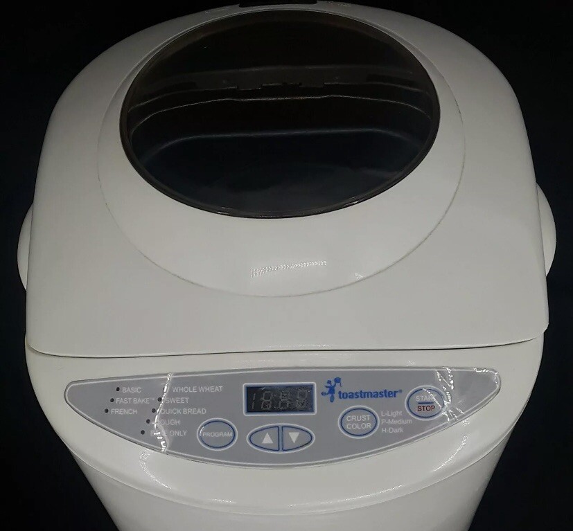 Toastmaster Breadmaker Model #TBR15 White 1.5lb Loaf Complete