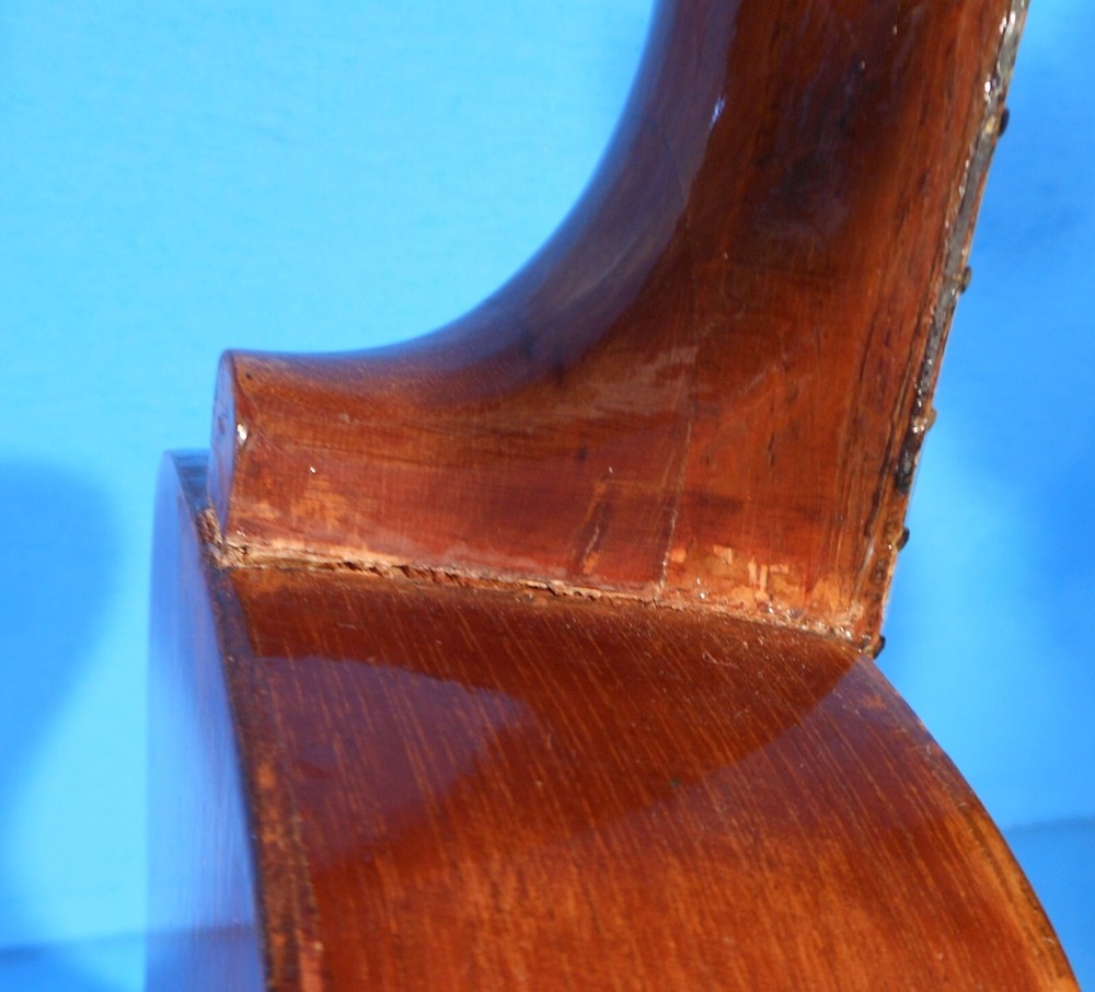 THE HAWAIIAN UKULELE SOPRANO NICE CONDITION!