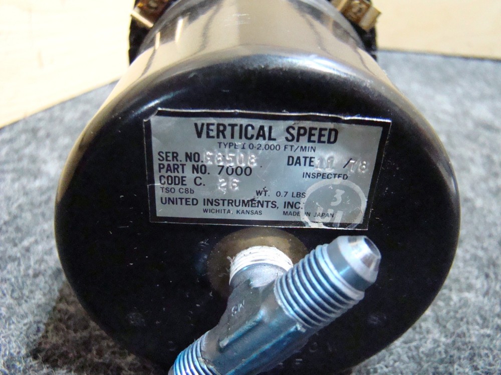 USED UMA (United Instruments) Vertical Speed Indicator PN: 7000, Code C26