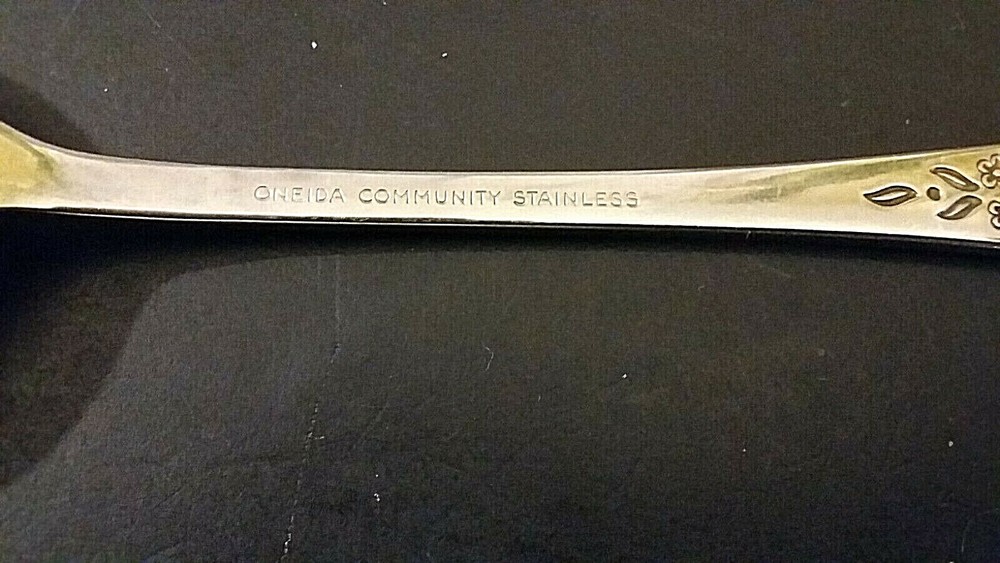 Oneida Vignette Stainless Tablespoon 8 3/8"