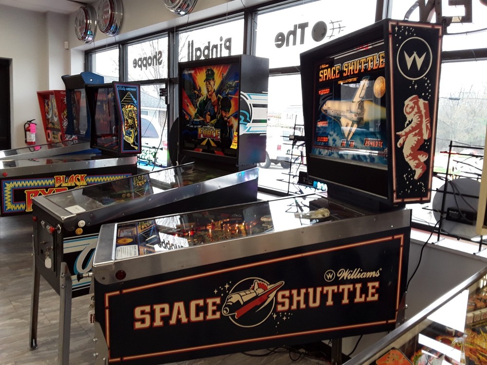 Space Shuttle Pinball Machine by Williams