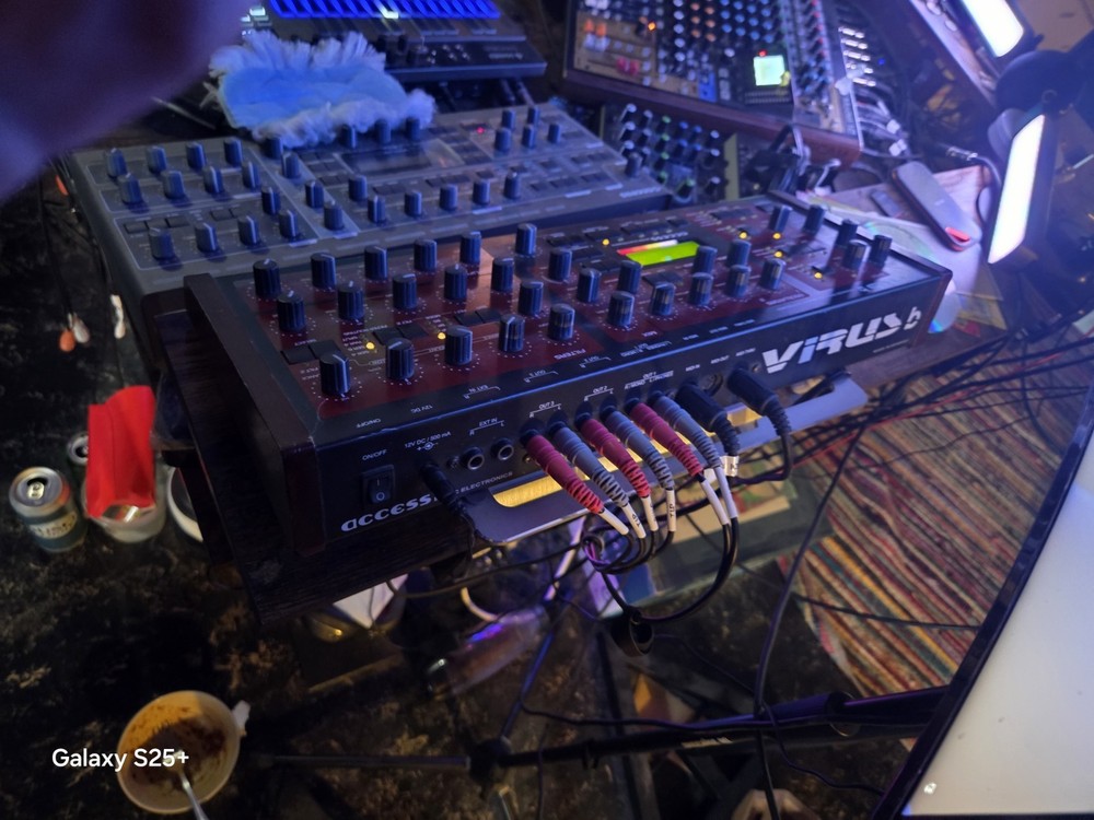 Access Virus B Desktop Digital Synthesizer excellent condition