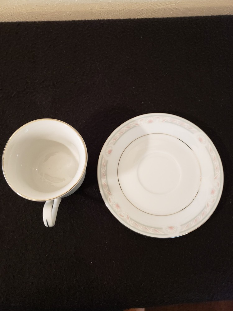 CROWN MING FINE CHINA 5PC. DINNERWARE PLACE SETTING "COQUILLE" PATTERN