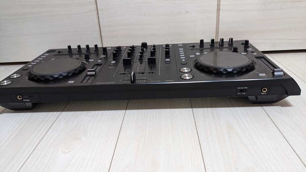 PIONEER DDJ-S1 DJ CONTROLLER Professional operability for Serato DJ Pro software
