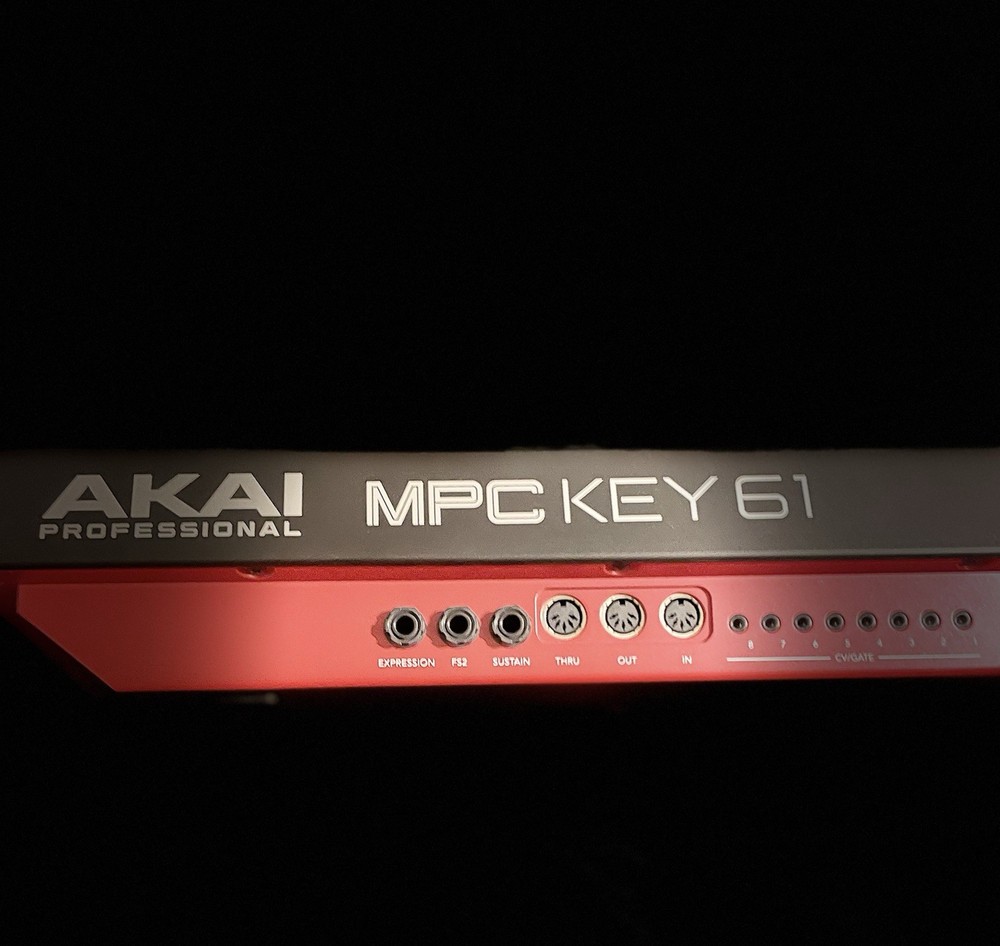 Akai Professional MPC Key 61 Standalone Keyboard Sampler Synthesizer + 1TB SSD