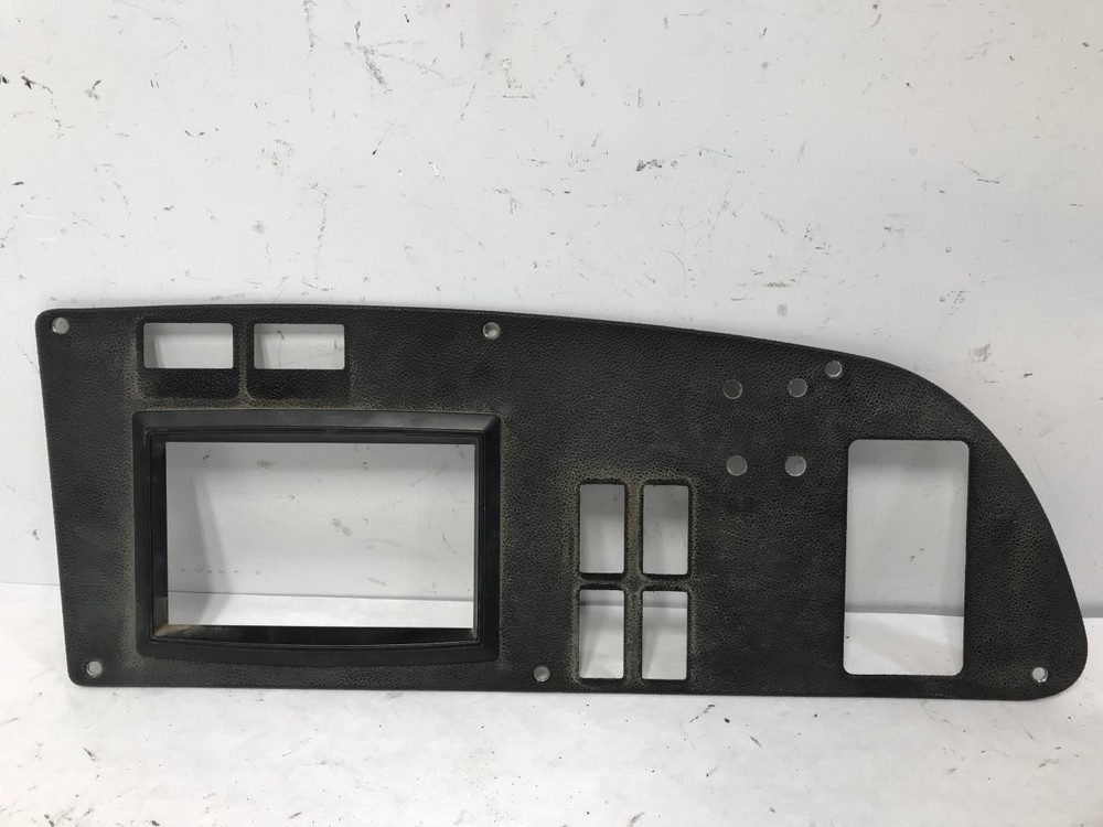Peterbilt 587 SWITCH Dash Panel - Used | P/N S646132M1420