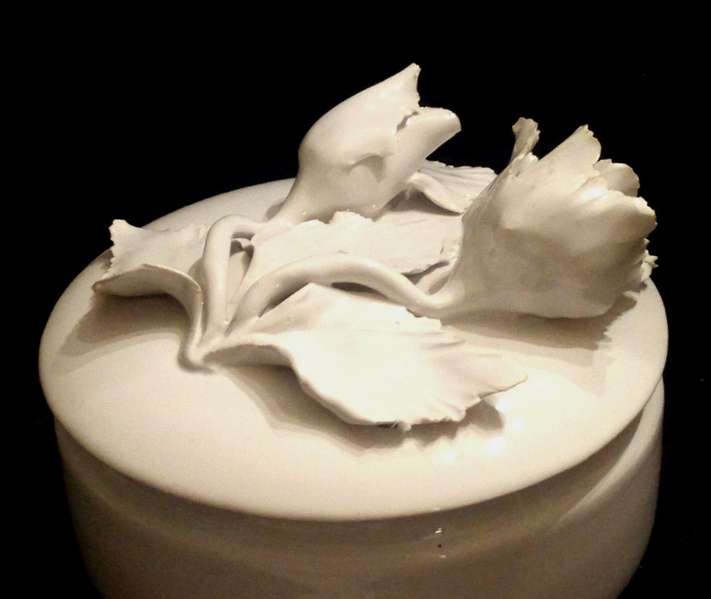 ANTIQUE CERAMIC LAUREL COVERED DISH- ITALY