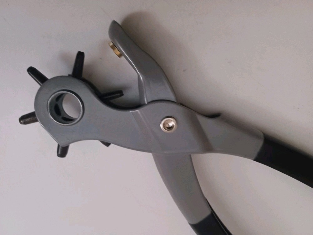 General Tools Leather Hole Punch Tool - 6 Multi-Hole Sizes for Leather, Rubber