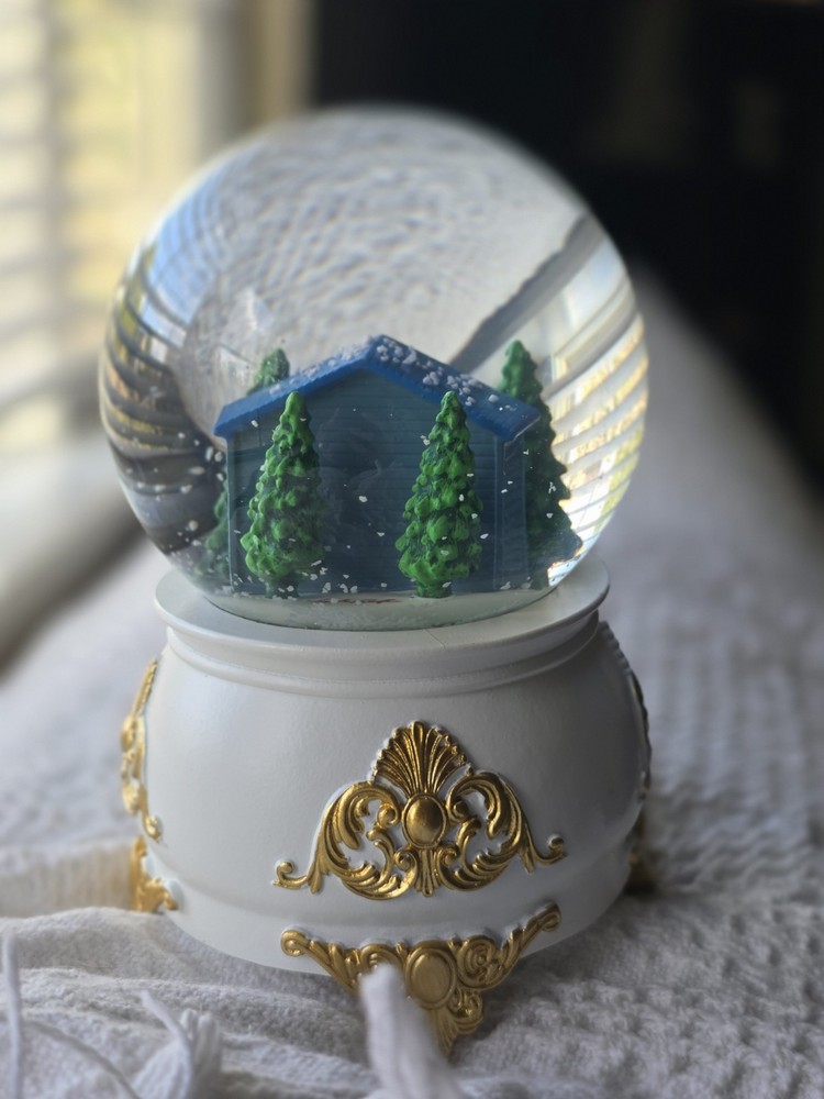 Taylor Swift Lover Snow Globe With Original Box * Authentic *