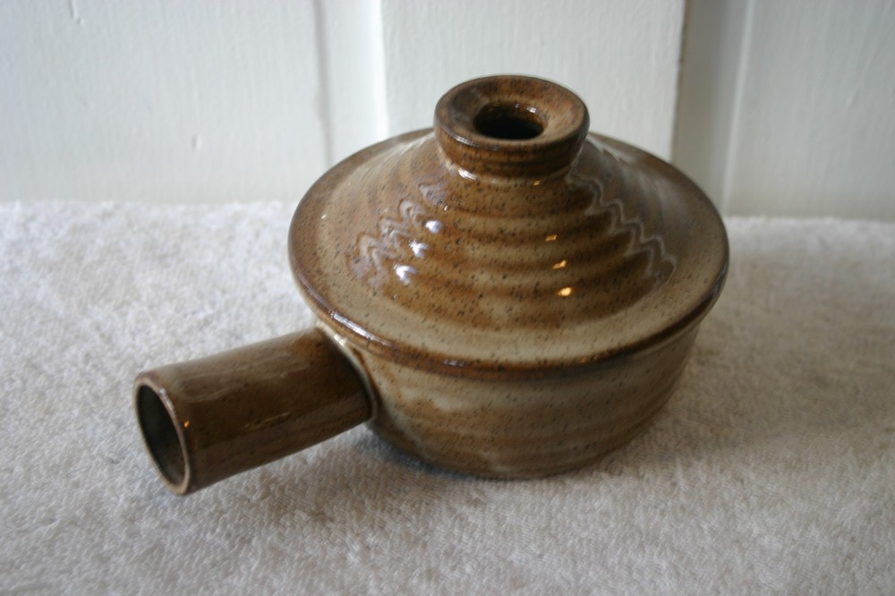 Microwavable Stoneware Crockery Bowl with Vented Lid/Hollow Handle