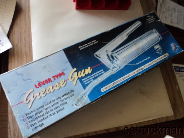 NIB  Lever Type Grease Gun   3 ways to load