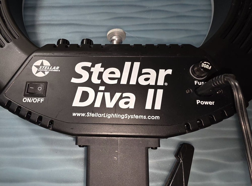 DIVA 18" Stellar Lighting Systems Fluorescent Ring Light CEL-R18C W/ Case