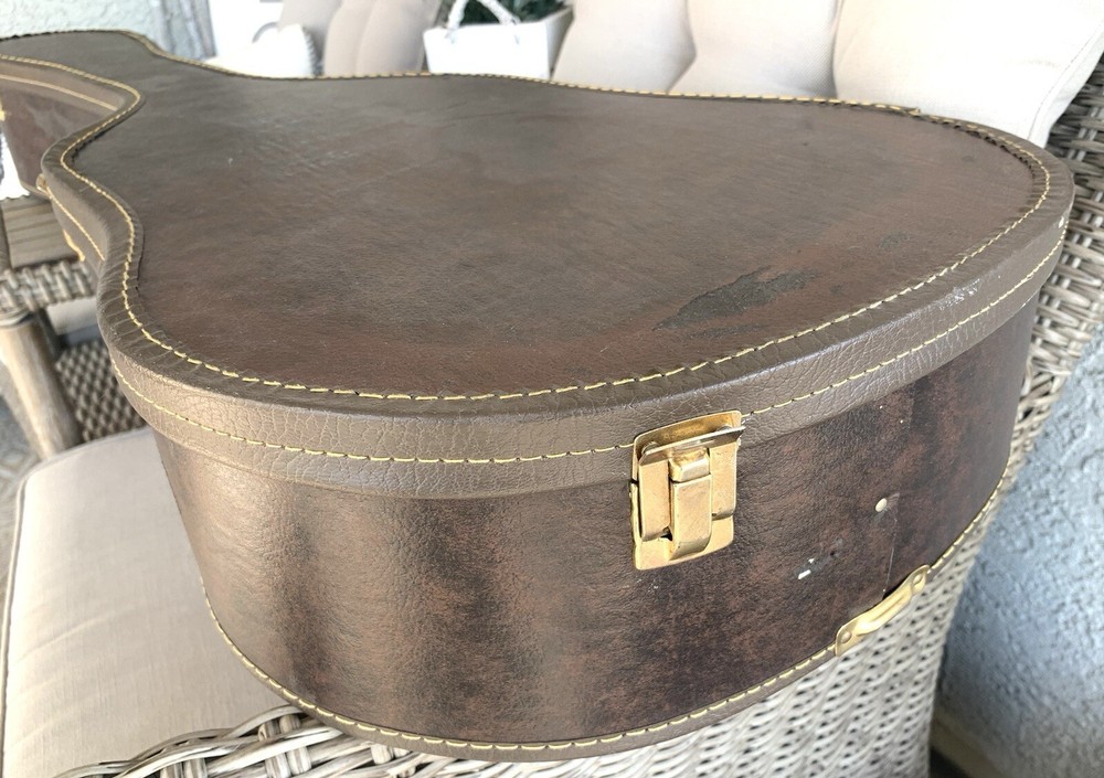 Vintage Guitar Case