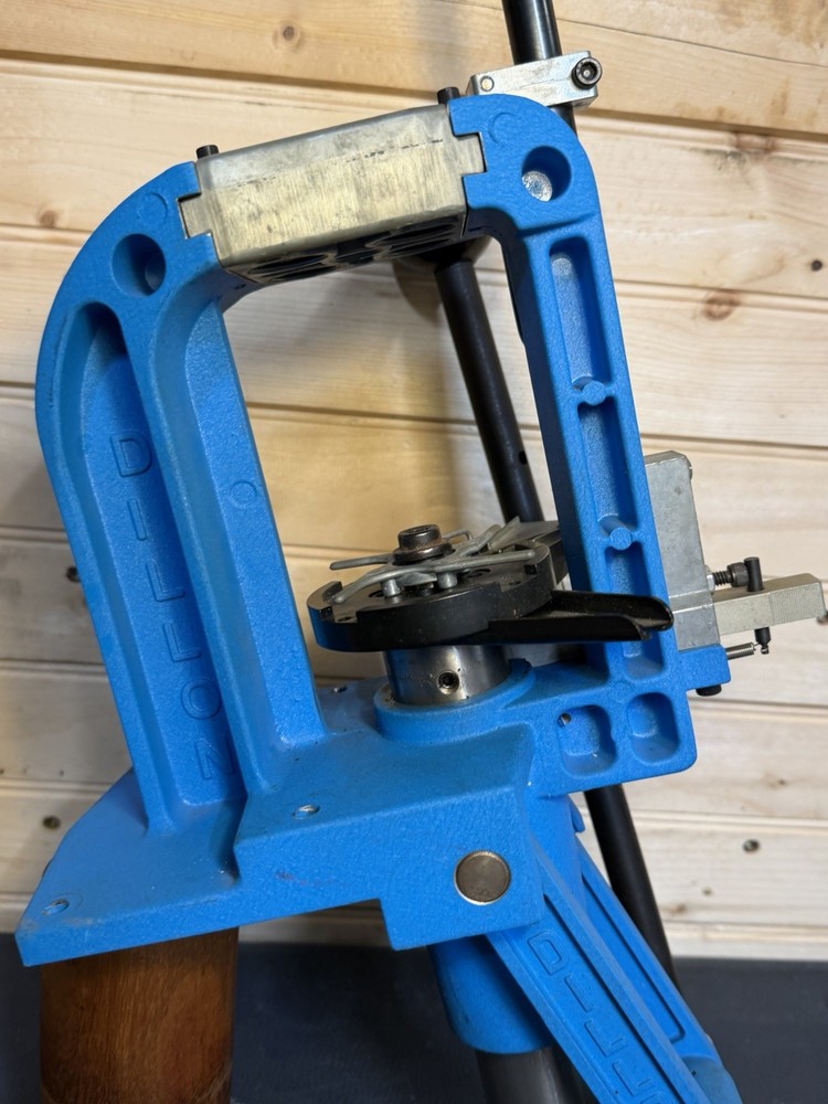 Dillon RL 550 Reloading Press With Primer Alarm & Tool Head Good Condition