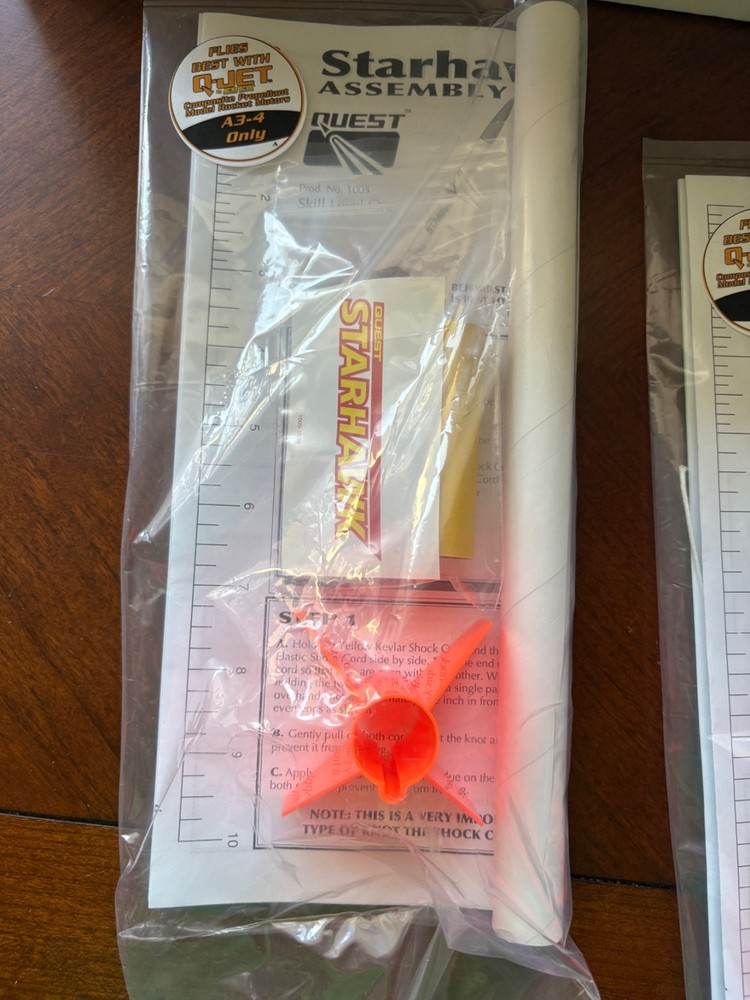 Quest Flying Model Rocket Kit Starhawk Kit New
