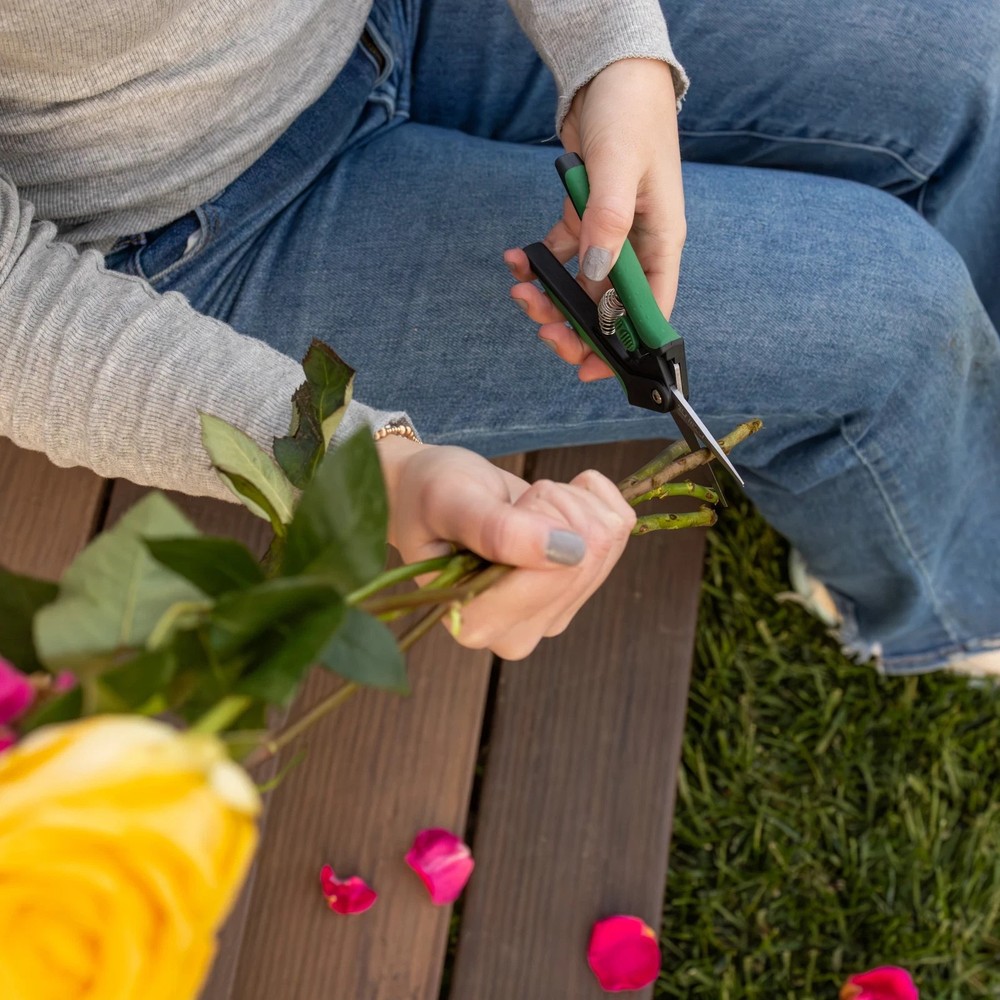 Expert Gardener Snipping Shears