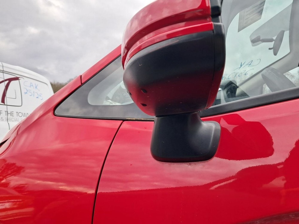 FIT 2016 Glove Box 4889536