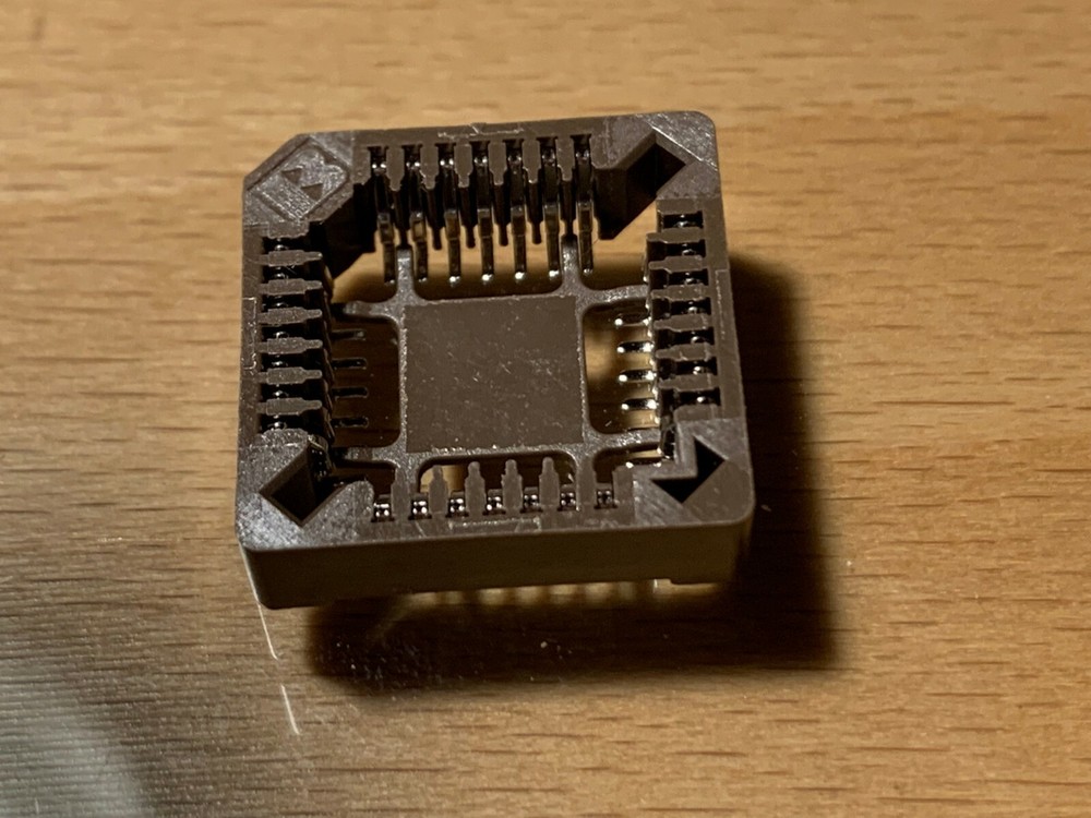 PLCC28 SMD VERSION 28 PIN IC SOCKET.