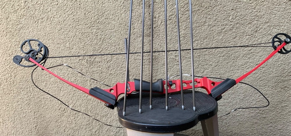 Genesis Mini Archery Bow Red with Easton Aspire arrows Untested