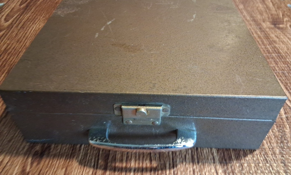 GC Electronics Model No. 36-568 Transistor Tester - Powers On -