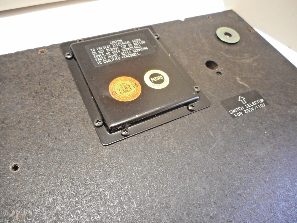 NUMARK TURNTABLE TT1400 - BOTTOM COVER - PARTING OUT