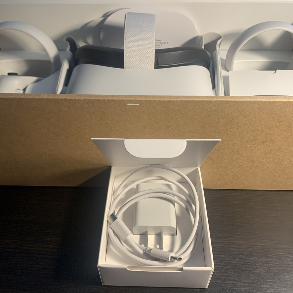 Oculus Meta Quest 2 128GB VR Headset White with Controllers