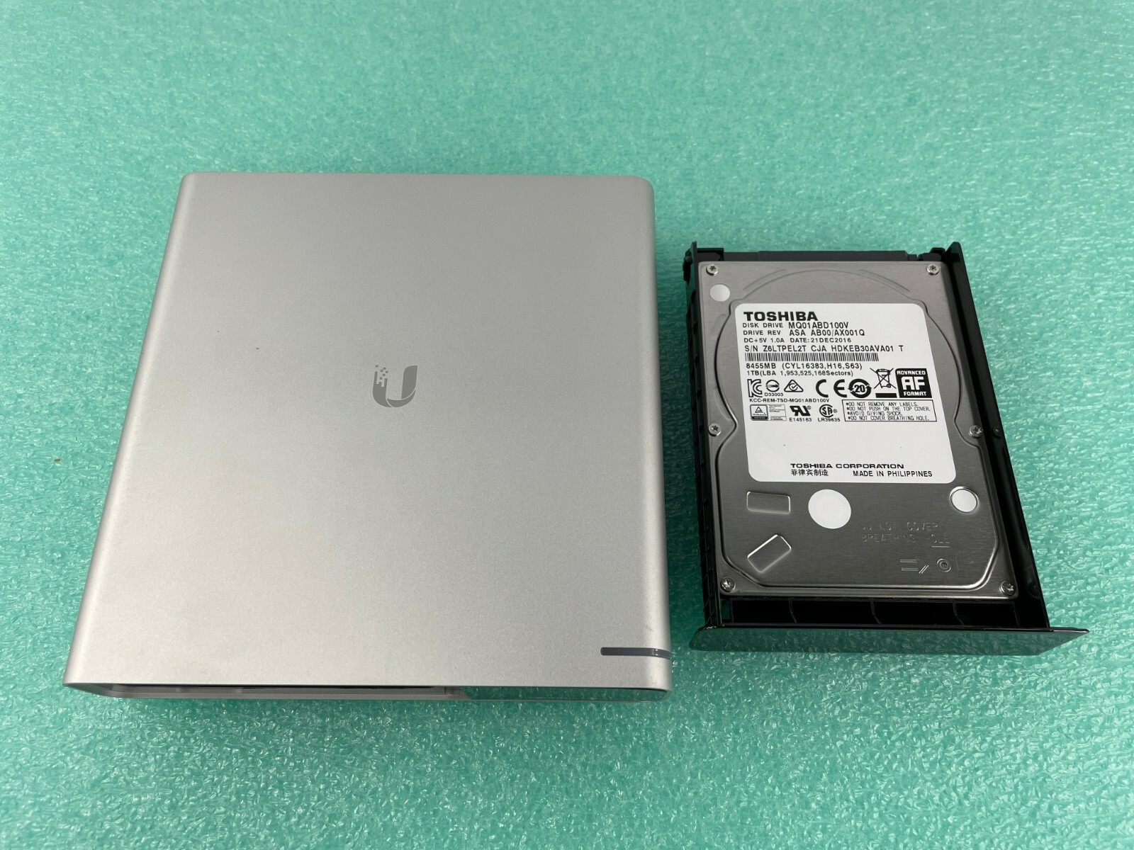 Ubiquiti Networks UCK-G2-PLUS UniFi Controller Hybrid Cloud Key Gen2 PLUS 1TB HD